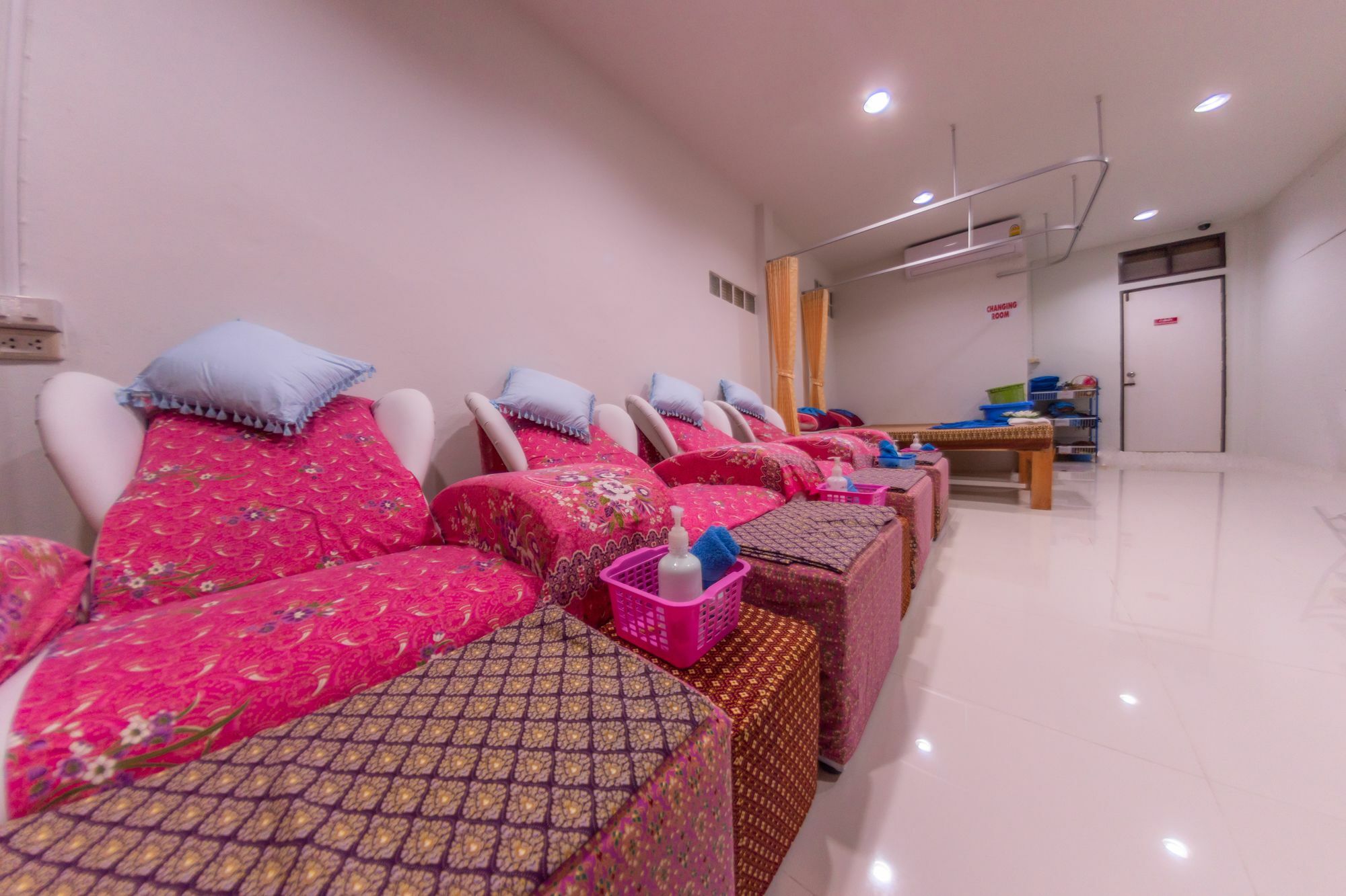 Enrico Hostel Patong Екстериор снимка
